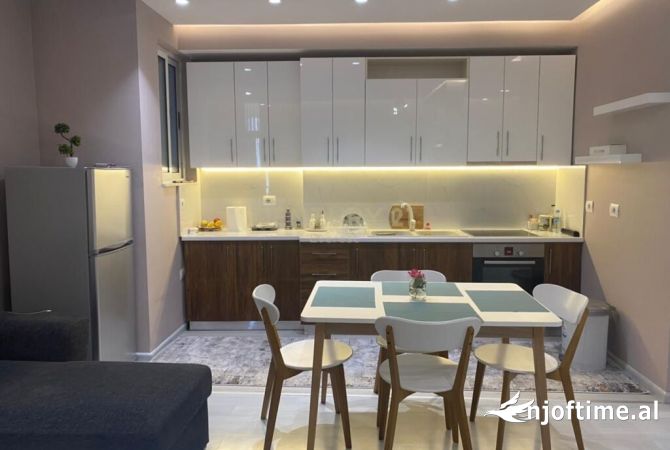 Shtepi me qera Apartament ne Tirane, 1+1, Mobilimi E mobiluar, Pagesa 700  Euro.