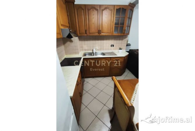 Shtepi me qera Apartament ne Tirane, 2+1, Mobilimi E mobiluar, Pagesa 420  Euro.