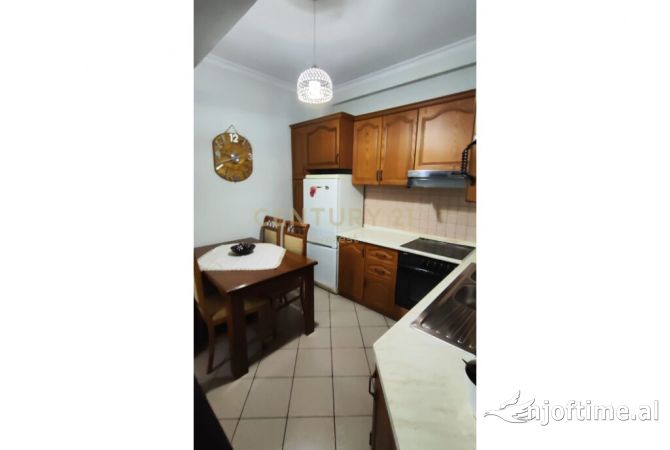 Shtepi me qera Apartament ne Tirane, 2+1, Mobilimi E mobiluar, Pagesa 420  Euro.