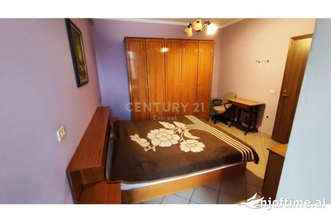 Shtepi me qera Apartament ne Tirane, 2+1, Mobilimi E mobiluar, Pagesa 420  Euro.