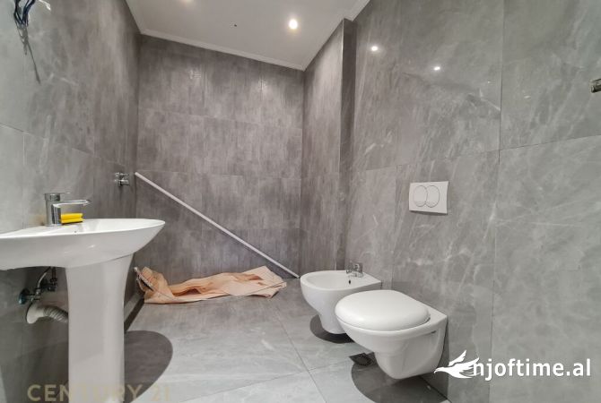 APARTAMENT PER ZYRA ME QIRA 3+1+2, RRUGA E ELBASANIT!