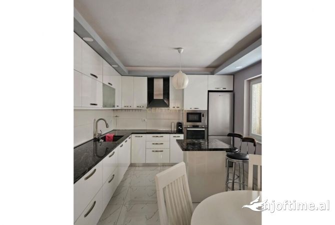 Shtepi me qera 2+1 ne Tirane - 650 Euro