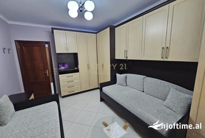 Shtepi me qera Apartament ne Tirane, 2+1, Mobilimi E mobiluar, Pagesa 650  Euro.