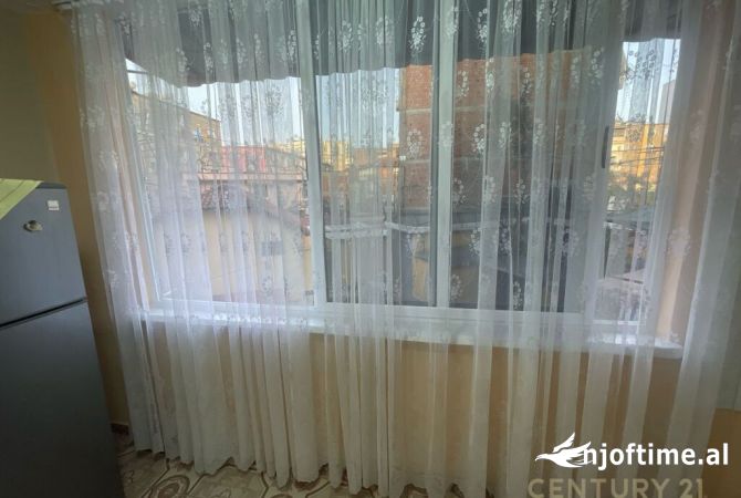 Shtepi me qera Apartament ne Tirane, 2+1, Mobilimi E mobiluar, Pagesa 500  Euro.
