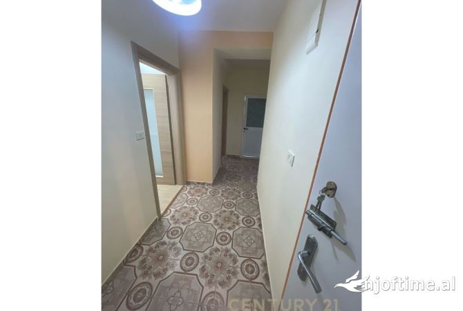 Shtepi me qera Apartament ne Tirane, 2+1, Mobilimi E mobiluar, Pagesa 500  Euro.