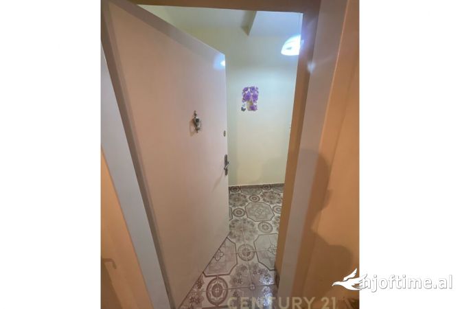 Shtepi me qera Apartament ne Tirane, 2+1, Mobilimi E mobiluar, Pagesa 500  Euro.