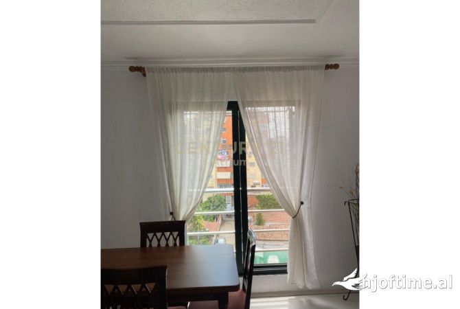 Shtepi ne shitje Apartament ne Tirane, 1+1, Mobilimi E mobiluar, Pagesa 77,000  Euro.