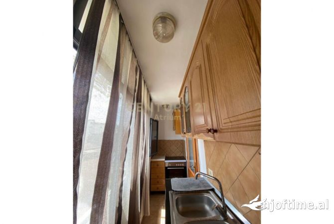 Shtepi ne shitje Apartament ne Tirane, 1+1, Mobilimi E mobiluar, Pagesa 77,000  Euro.