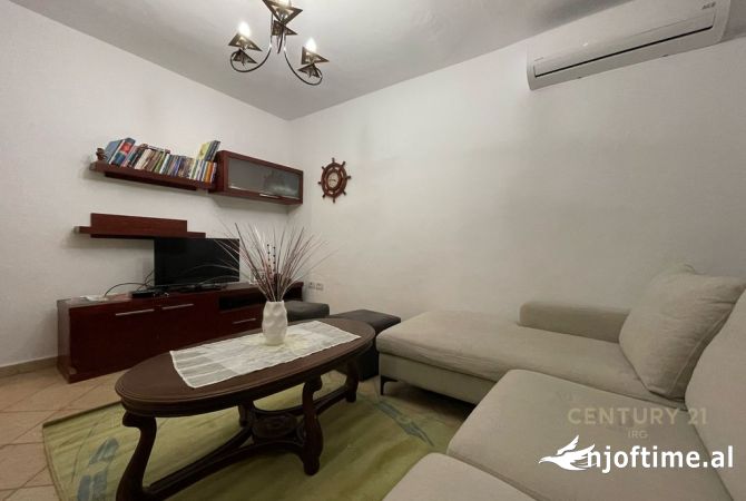 Shtepi me qera Apartament ne Tirane, 2+1, Mobilimi E mobiluar, Pagesa 500  Euro.