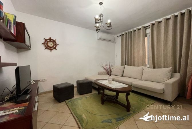 Shtepi me qera Apartament ne Tirane, 2+1, Mobilimi E mobiluar, Pagesa 500  Euro.