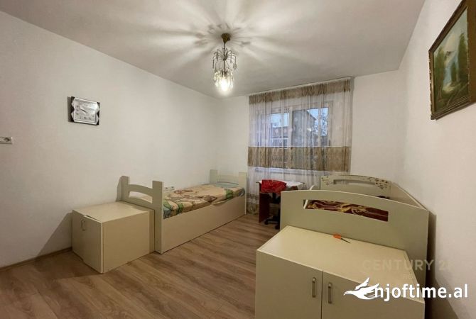 Shtepi me qera Apartament ne Tirane, 2+1, Mobilimi E mobiluar, Pagesa 500  Euro.