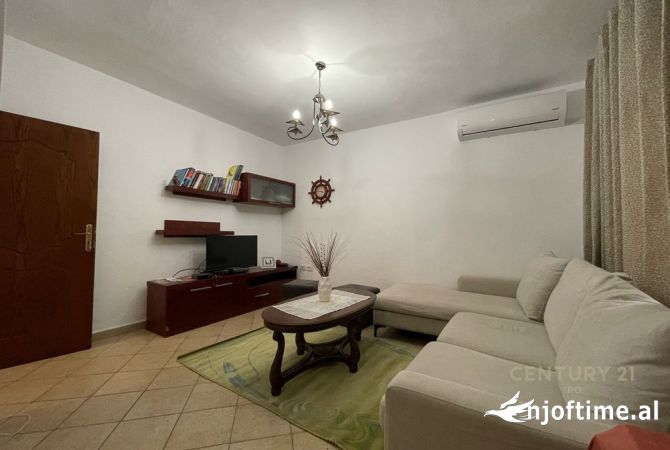 Shtepi me qera Apartament ne Tirane, 2+1, Mobilimi E mobiluar, Pagesa 500  Euro.