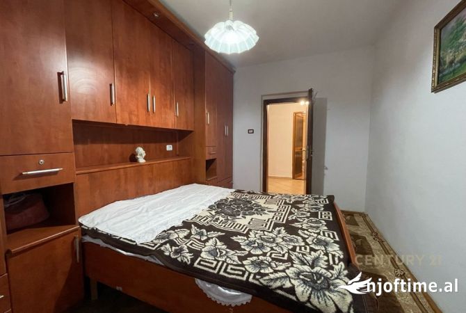 Shtepi me qera Apartament ne Tirane, 2+1, Mobilimi E mobiluar, Pagesa 500  Euro.