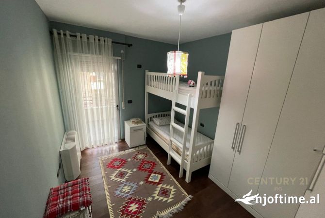Shtepi me qera Apartament ne Tirane, 2+1, Mobilimi E mobiluar, Pagesa 900  Euro.