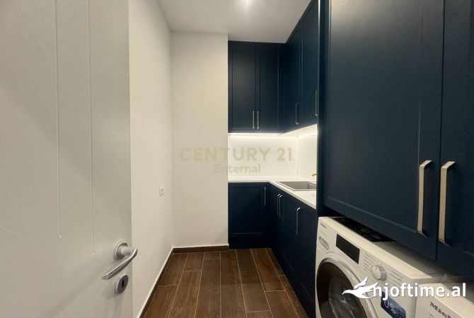 Shtepi me qera Apartament ne Tirane, 3+1, Mobilimi E mobiluar, Pagesa 2,500  Euro.