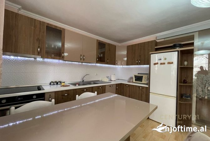 Shtepi me qera 2+1 ne Tirane - 650 Euro