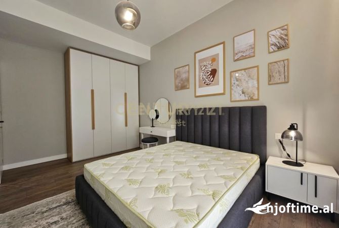 Shtepi me qera Apartament ne Tirane, 3+1, Mobilimi E mobiluar, Pagesa 1,500  Euro.