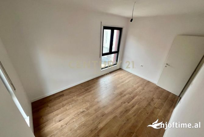 Shtepi ne shitje Apartament ne Tirane, 2+1, Mobilimi Bosh, pa mobiluar, Pagesa 300,000  Euro.