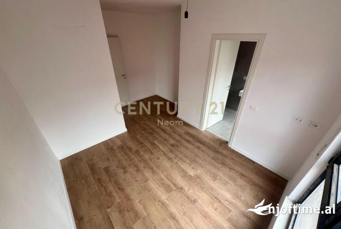 Shtepi ne shitje Apartament ne Tirane, 2+1, Mobilimi Bosh, pa mobiluar, Pagesa 300,000  Euro.