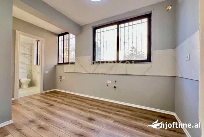 Shtepi ne shitje Apartament ne Tirane, 2+1, Mobilimi Bosh, pa mobiluar, Pagesa 179,000  Euro.