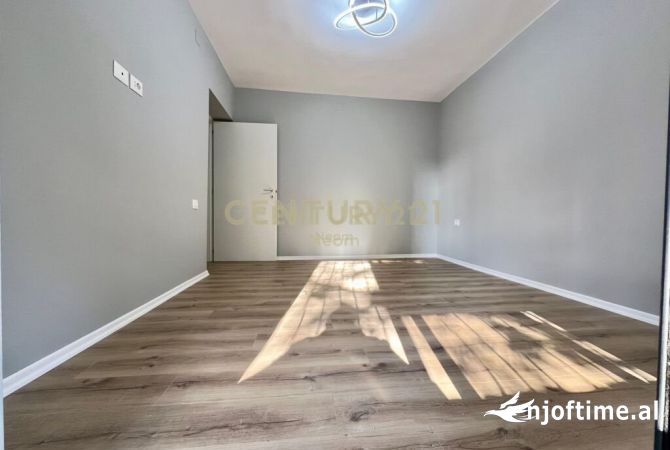 Shtepi ne shitje Apartament ne Tirane, 2+1, Mobilimi Bosh, pa mobiluar, Pagesa 179,000  Euro.