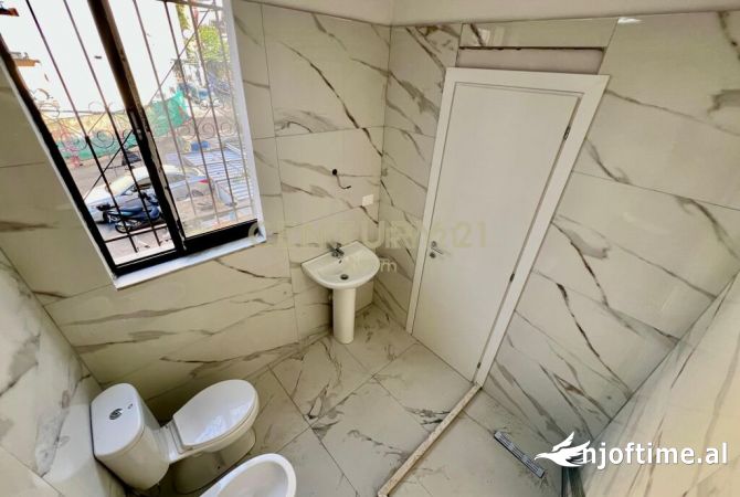 Shtepi ne shitje Apartament ne Tirane, 2+1, Mobilimi Bosh, pa mobiluar, Pagesa 179,000  Euro.
