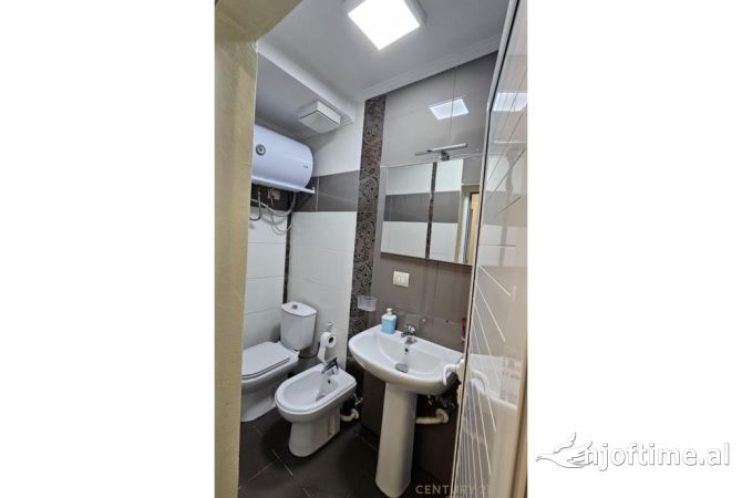 Shtepi me qera Apartament ne Tirane, 3+1, Mobilimi E mobiluar, Pagesa 850  Euro.