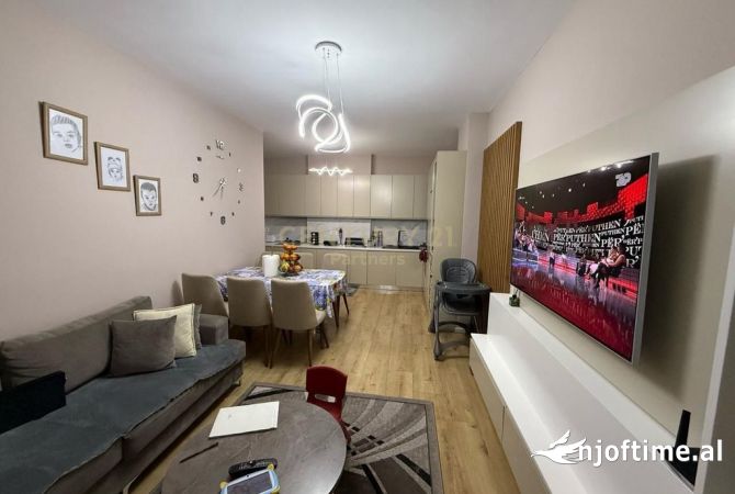 Shtepi ne shitje Apartament ne Tirane, 2+1, Mobilimi E mobiluar, Pagesa 165,000  Euro.