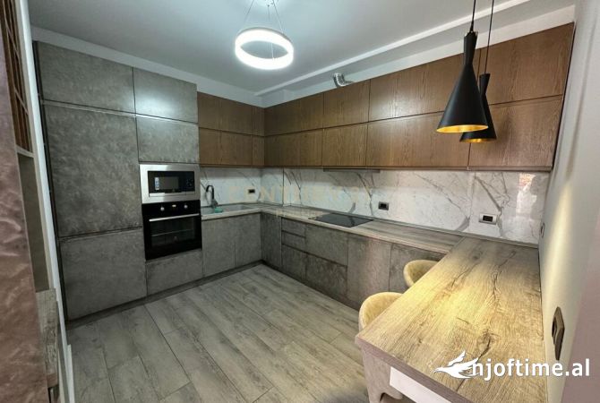 Shtepi me qera Apartament ne Tirane, 2+1, Mobilimi E mobiluar, Pagesa 1,000  Euro.