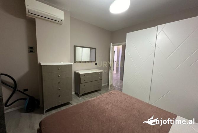 Shtepi me qera Apartament ne Tirane, 2+1, Mobilimi E mobiluar, Pagesa 1,000  Euro.