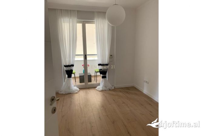 Shtepi me qera Apartament ne Tirane, 2+1, Mobilimi E mobiluar, Pagesa 850  Euro.