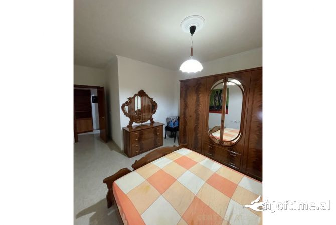 Shtepi me qera Apartament ne Tirane, 2+1, Mobilimi E mobiluar, Pagesa 550  Euro.