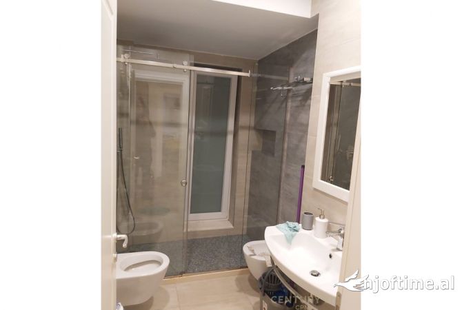 Shtepi me qera Apartament ne Tirane, 1+1, Mobilimi E mobiluar, Pagesa 650  Euro.