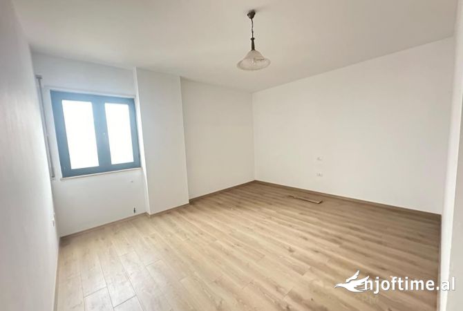 Ambient biznesi me qera 3+1 ne Tirane - 1,700 Euro