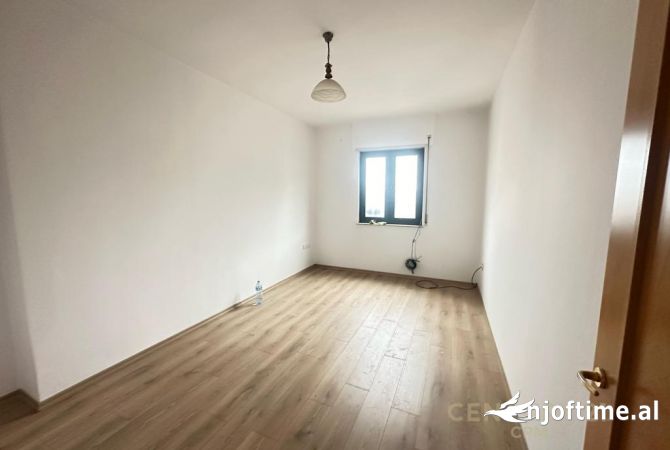 Ambient biznesi me qera 3+1 ne Tirane - 1,700 Euro