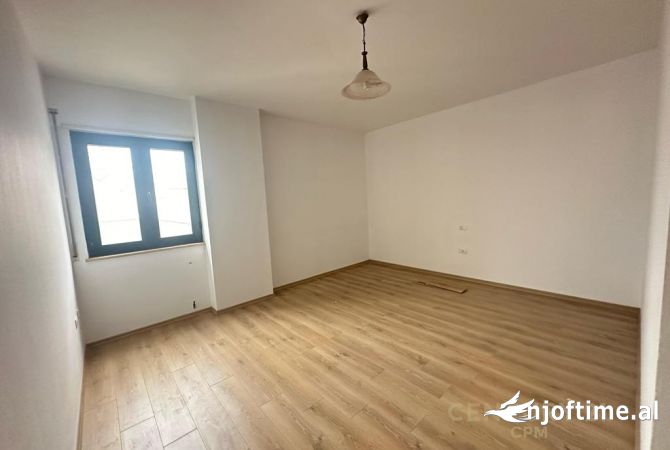 AMBIENT ZYRASH PER QIRA TE BARRIKADAT!