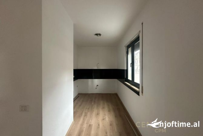 AMBIENT ZYRASH PER QIRA TE BARRIKADAT!