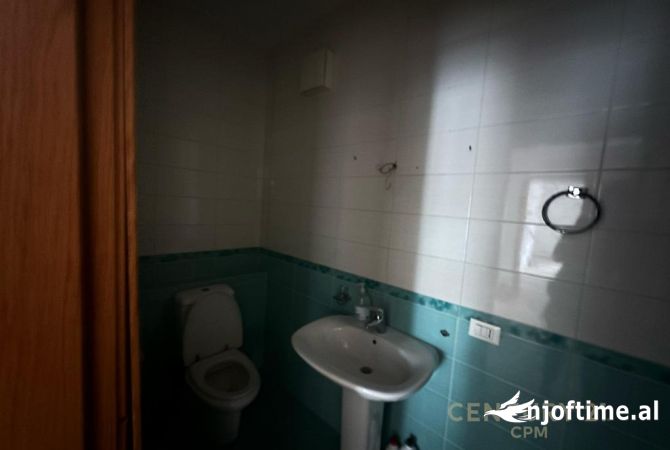 AMBIENT ZYRASH PER QIRA TE BARRIKADAT!