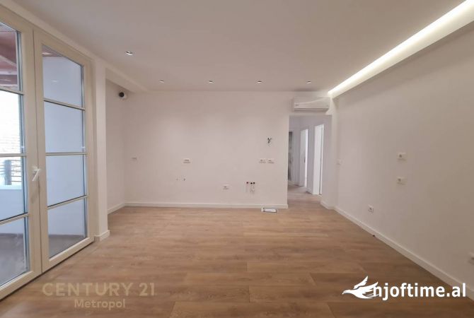 Ambient biznesi me qera 3+1 ne Tirane - 1,000 Euro