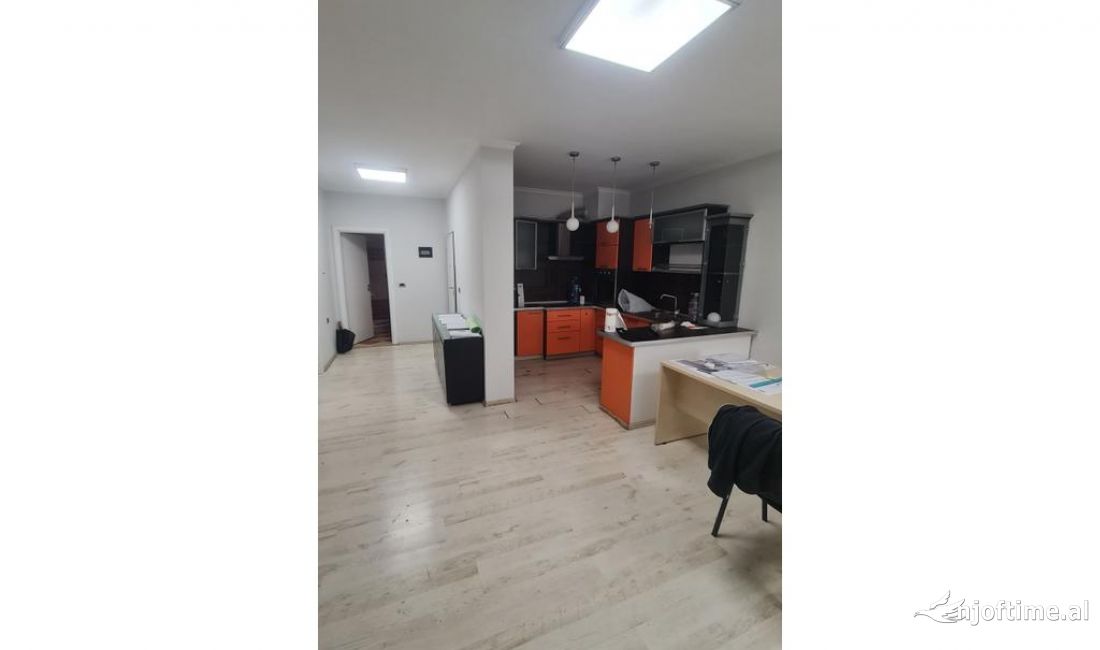 Shtepi ne shitje Apartament ne Tirane, 2+1, Mobilimi E mobiluar, Pagesa 185,000  Euro.