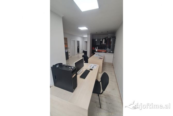 Shtepi ne shitje Apartament ne Tirane, 2+1, Mobilimi E mobiluar, Pagesa 185,000  Euro.