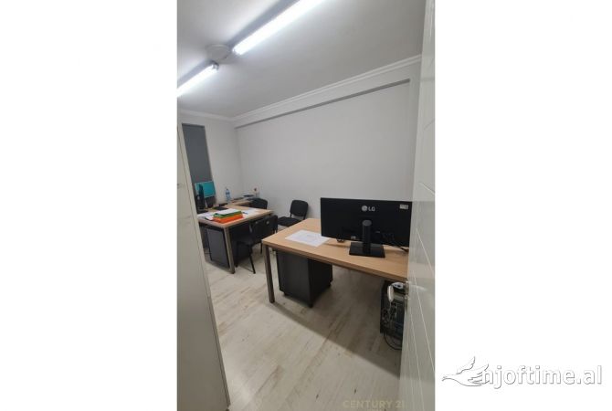 Shtepi ne shitje Apartament ne Tirane, 2+1, Mobilimi E mobiluar, Pagesa 185,000  Euro.