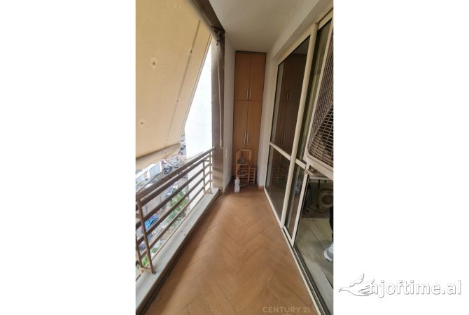 Shtepi ne shitje Apartament ne Tirane, 2+1, Mobilimi E mobiluar, Pagesa 185,000  Euro.