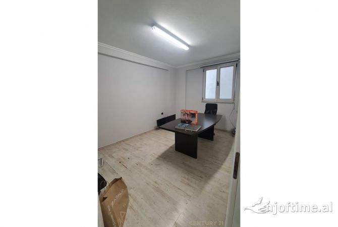 Shtepi ne shitje Apartament ne Tirane, 2+1, Mobilimi E mobiluar, Pagesa 185,000  Euro.