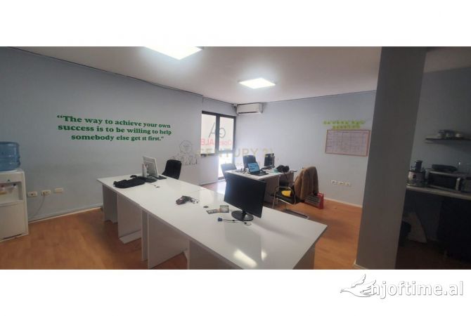 Ambient biznesi me qera 3+1 ne Tirane - 1,200 Euro