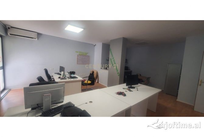Ambient biznesi me qera 3+1 ne Tirane - 1,200 Euro