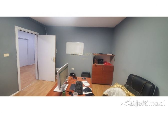 AMBIENT ZYRASH PER QIRA NE ZONEN E ISH BLLOKUT !