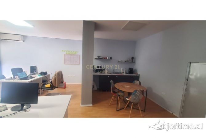 AMBIENT ZYRASH PER QIRA NE ZONEN E ISH BLLOKUT !