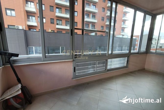 Shtepi me qera Apartament ne Tirane, 3+1, Mobilimi E mobiluar, Pagesa 1,000  Euro.