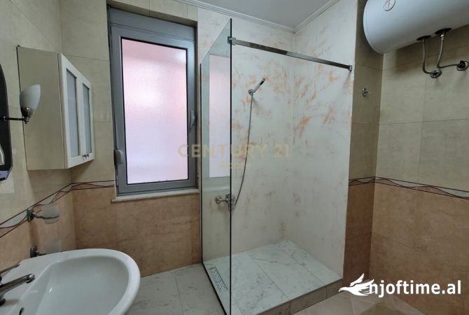 Shtepi me qera Apartament ne Tirane, 3+1, Mobilimi E mobiluar, Pagesa 1,000  Euro.